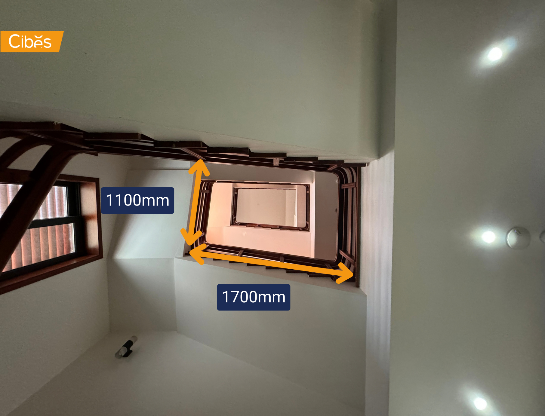 Kích thước ô trống giữa thang bộ là 1100x 1700mm            